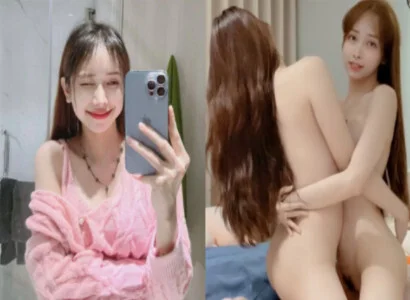 Lâm Thái Vy cùng người bạn thân thiết móc bím trên sóng phát trực tiếp