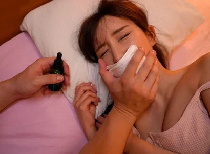 Hắn chuốc thuốc mê để cô em họ xinh đẹp say rồi quan hệ